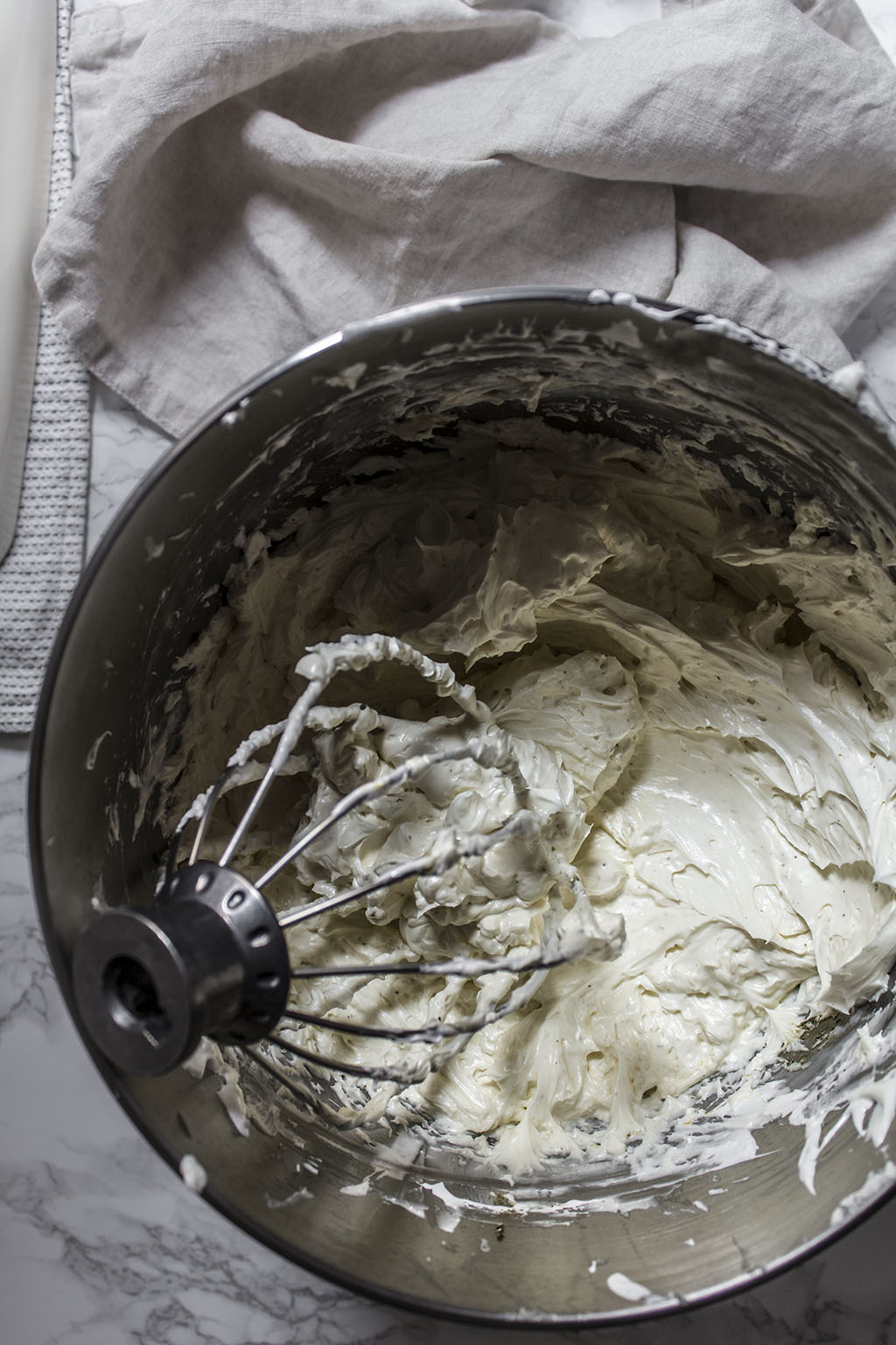 Swiss merengue Buttercream. SMBC. Crema de mantequilla de merengue. Receta de merengue suizo. Merengue.