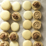 Macarons. Macarons de cacahuete. Caramelo. Caramelo blando de cacahuete.