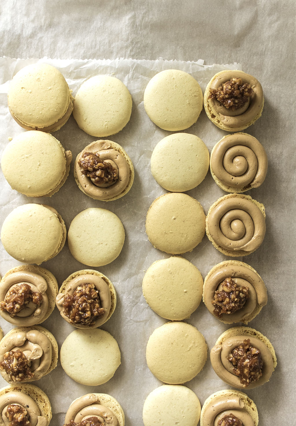 Macarons. Macarons de cacahuete. Caramelo. Caramelo blando de cacahuete.