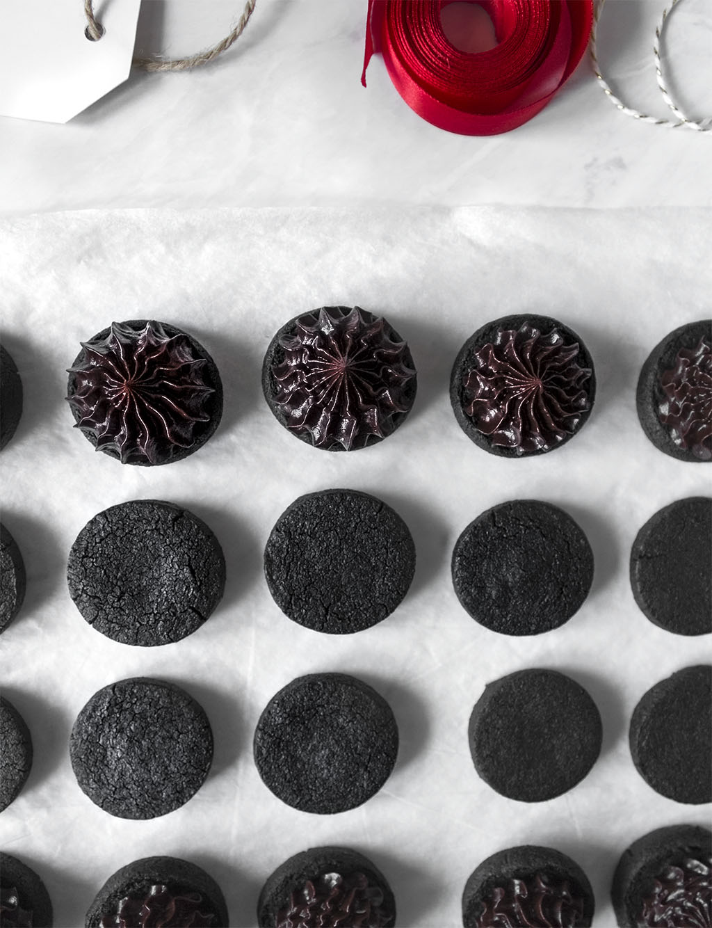 Chocolate "O" cookies. Galletas de chocolate. Ottolhengi chocolate cookies. Sweet. Libro "Dulce" de Ottolenghi